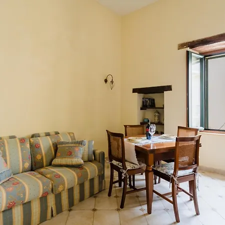 Mono Scilla Centro Storico Holiday home